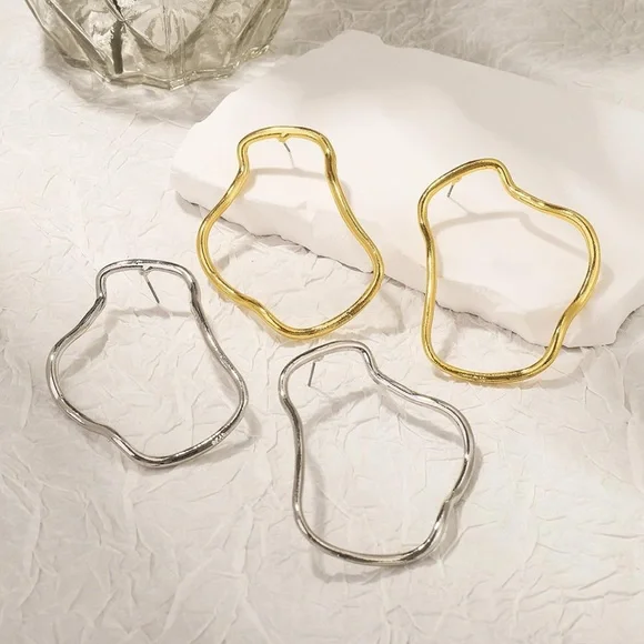 NWOT Anthropologie Gold Asymmetrical Post Earrings - Picture 3 of 4